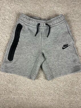 Boys Nike Tech Light Gray Shorts, Basketball, Zip pockets, Size Youth Sm